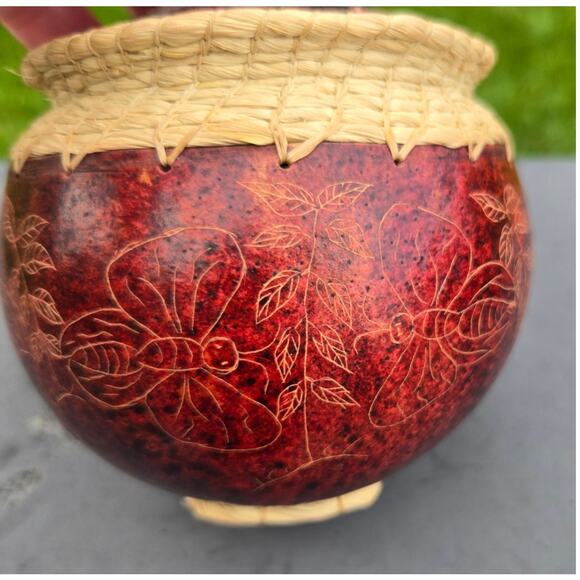 Bee-autiful Handmade Carved Woven Lidded Gourd Bee Themed Cranberry Red - Picture 7 of 14